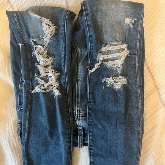 American Eagle Ripped Jeans - Picture 4 of 7